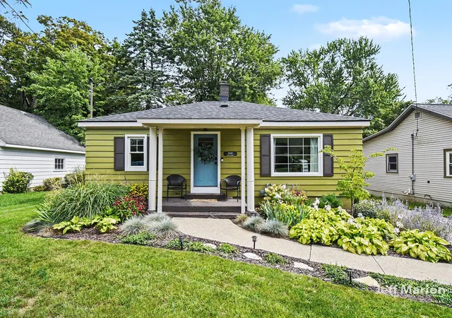 Photo 1 of Sale Pending at 2540 Day Ave Nw, Grand Rapids, MI 49544 | MLS# 65026048020 | Listing updated on 2026-09-16
