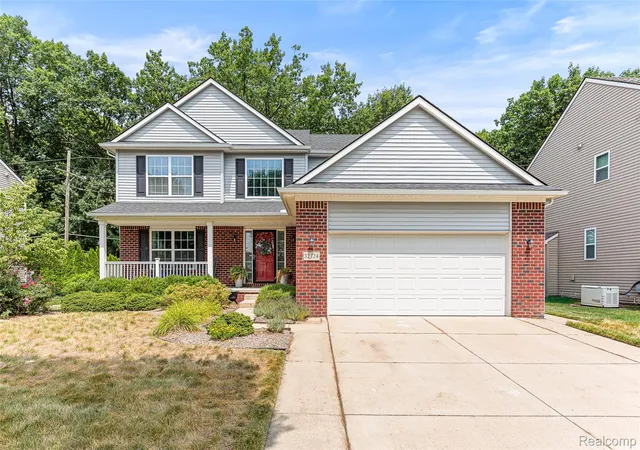 Photo 1 of Single family home for sale at 32724 Laurelwood Ct, Farmington, MI 48336 | MLS# 20261072896 | Listing updated on 2026-09-16