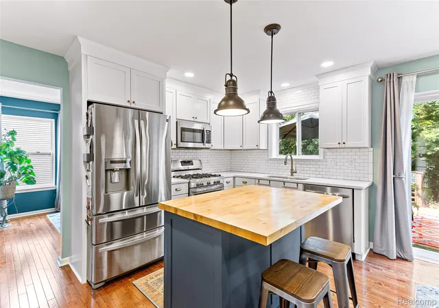 Photo 2 of Single family home for sale at 32724 Laurelwood Ct, Farmington, MI 48336 | MLS# 20261072896 | Listing updated on 2026-09-16