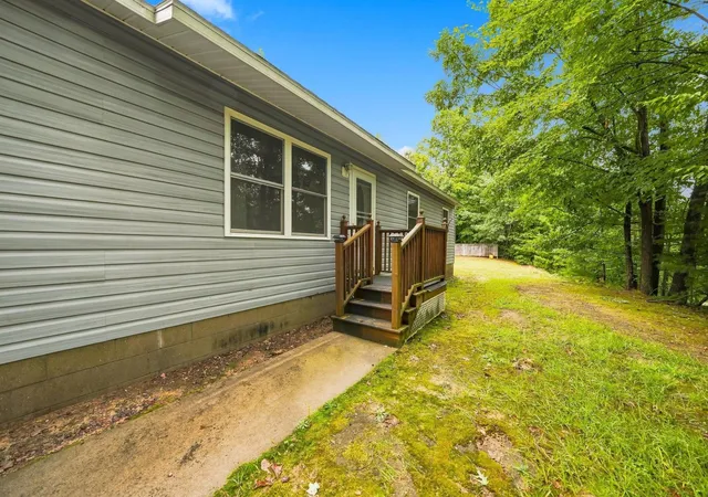 Photo 2 of Single family home for sale at 304 Christina Ln, Traverse City, MI 49696 | MLS# 78080073377 | Listing updated on 2026-09-15