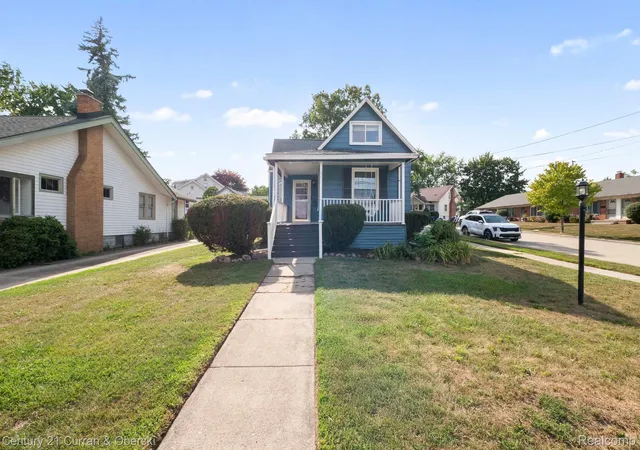 Photo 2 of Single family home for sale at 261 N Mill St, Plymouth, MI 48170 | MLS# 20261072898 | Listing updated on 2026-09-12