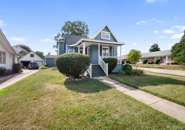 Photo 3 of Single family home for sale at 261 N Mill St, Plymouth, MI 48170 | MLS# 20261072898 | Listing updated on 2026-09-12