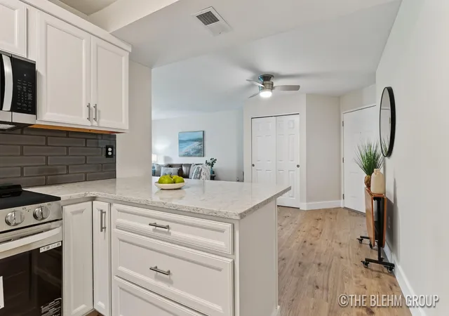 Listing Photo 3 - Condo for sale in building located at 3414 NE Devonwood Hls, Grand Rapids, MI 49525 - Unit #A