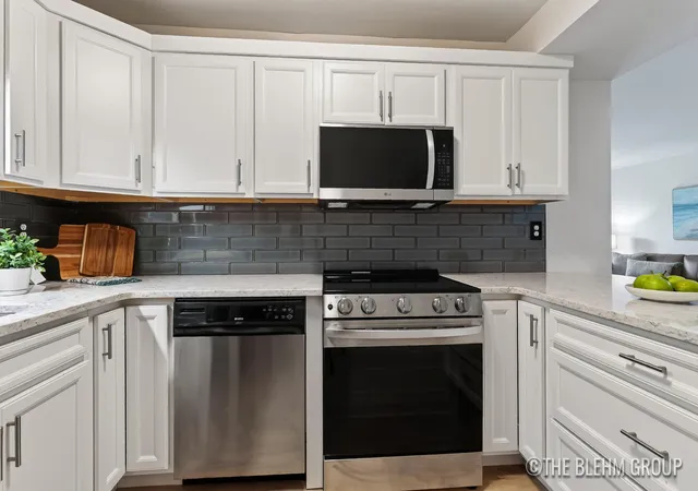 Listing Photo 4 - Condo for sale in building located at 3414 NE Devonwood Hls, Grand Rapids, MI 49525 - Unit #A