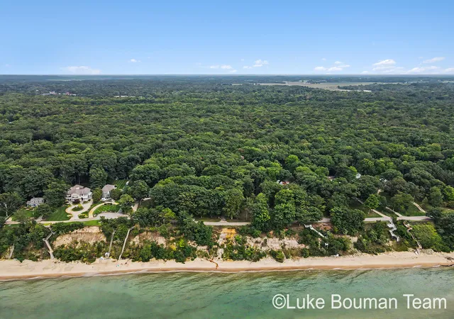 Photo 2 of Single family home for sale at 2801 Lakeshore Dr, Fennville, MI 49408 | MLS# 71026048027 | Listing updated on 2026-09-15