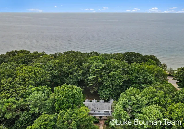 Photo 3 of Single family home for sale at 2801 Lakeshore Dr, Fennville, MI 49408 | MLS# 71026048027 | Listing updated on 2026-09-15