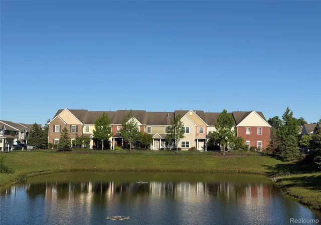 Photo 2 of Condo for sale at 29987 Marigold Dr, Southfield, MI 48076 | MLS# 20261072915 | Listing updated on 2026-09-11