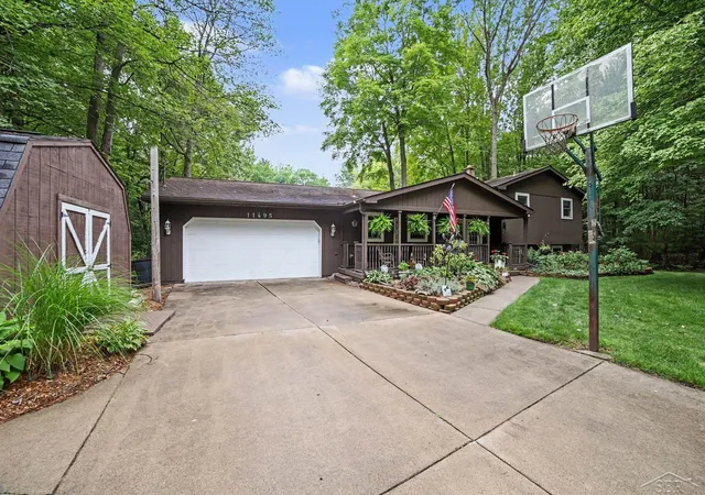 Photo 1 of Single family home for sale at 11495 Geddes Rd, Freeland, MI 48623 | MLS# 61050221328 | Listing updated on 2026-09-16