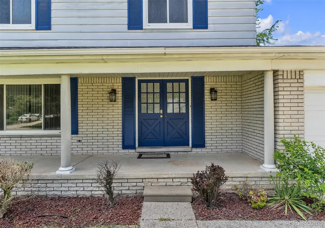 Photo 3 of Single family home for sale at 28595 San Carlos St, Southfield, MI 48076 | MLS# 20261072924 | Listing updated on 2026-09-11