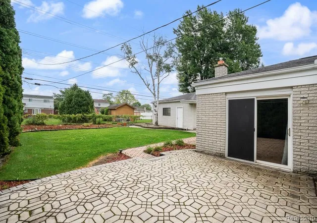 Photo 3 of Single family home for sale at 34114 Preston Dr, Sterling Heights, MI 48312 | MLS# 20261072923 | Listing updated on 2026-09-11
