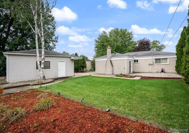 Photo 4 of Single family home for sale at 34114 Preston Dr, Sterling Heights, MI 48312 | MLS# 20261072923 | Listing updated on 2026-09-11