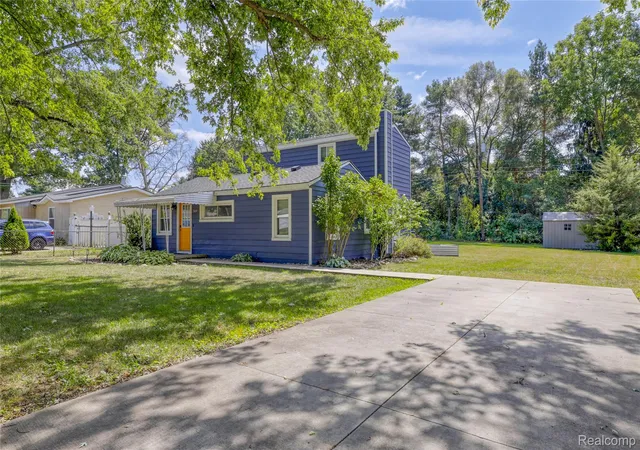 Photo 3 of Single family home for sale at 349 W Beechdale St, Commerce Township, MI 48382 | MLS# 20261072925 | Listing updated on 2026-09-12