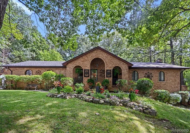 Photo 3 of Single family home for sale at 1600 Moffat, Leonard, MI 48367 | MLS# 20261072927 | Listing updated on 2026-09-13