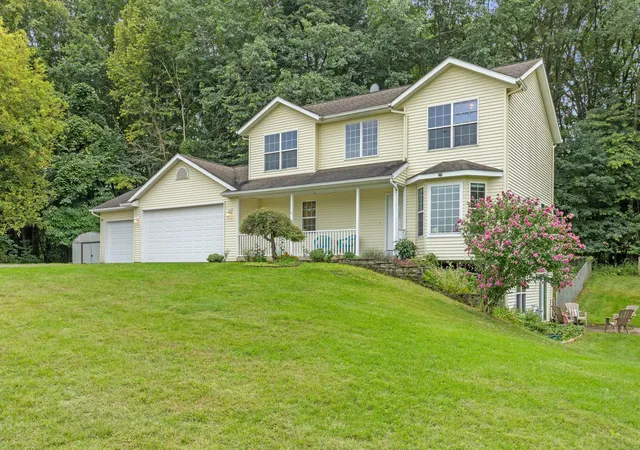 Photo 2 of Single family home for sale at 10169 Meadowgate Dr Ne, Sparta, MI 49345 | MLS# 65026048050 | Listing updated on 2026-09-18