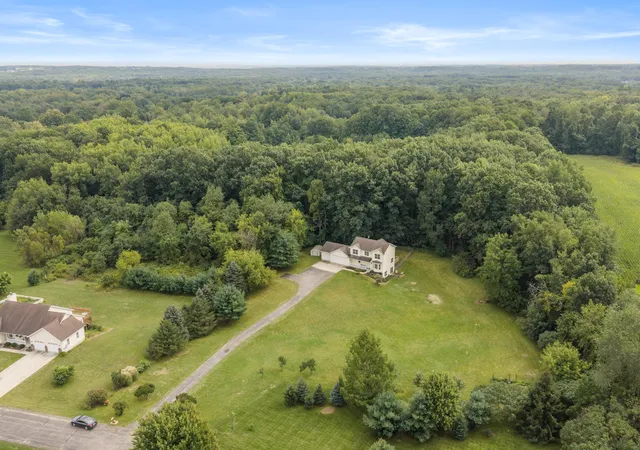 Photo 4 of Single family home for sale at 10169 Meadowgate Dr NE, Sparta, MI 49345 | MLS# 65026048050 | Listing updated on 2026-09-18