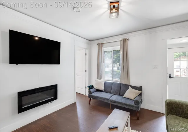 Listing Photo 5 - Condo for sale in building located at 2341 Mcdowell St, Ferndale, MI 48220
