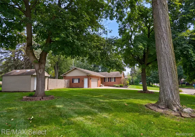 Photo 2 of Single family home for sale at 4293 Old Carriage Rd, Flint, MI 48507 | MLS# 20261072932 | Listing updated on 2026-09-14