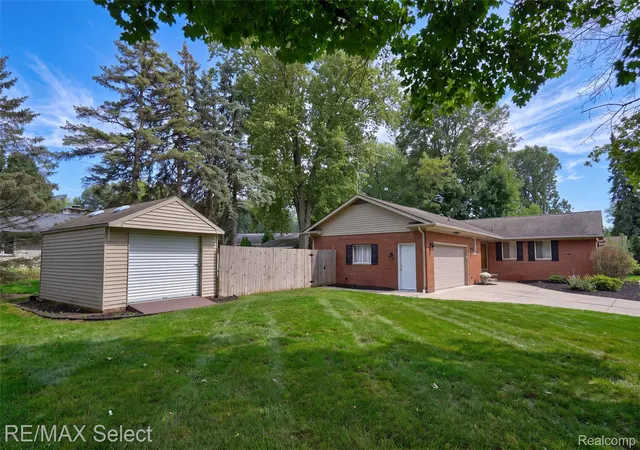 Photo 3 of Single family home for sale at 4293 Old Carriage Rd, Flint, MI 48507 | MLS# 20261072932 | Listing updated on 2026-09-14
