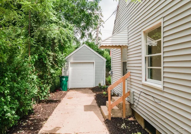 Photo 3 of Single family home for sale at 1602 W Mount Hope Ave, Lansing, MI 48910 | MLS# 61050221335 | Listing updated on 2026-09-10