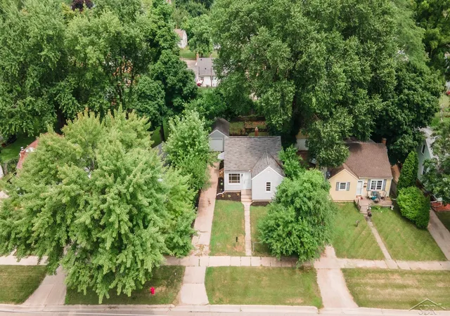 Photo 4 of Single family home for sale at 1602 W Mount Hope Ave, Lansing, MI 48910 | MLS# 61050221335 | Listing updated on 2026-09-10