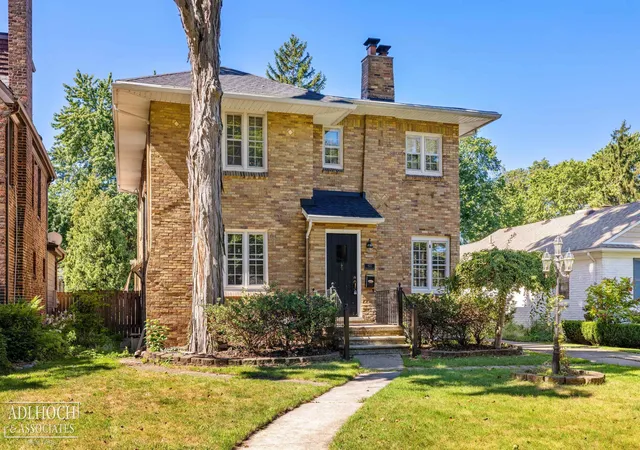 Photo 2 of Single family home for sale at 627 Washington Rd, Grosse Pointe, MI 48230 | MLS# 58050221339 | Listing updated on 2026-10-16