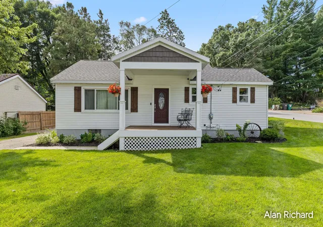 Photo 1 of Sale Pending at 854 Ferris St Nw, Grand Rapids, MI 49544 | MLS# 65026048055 | Listing updated on 2026-09-14