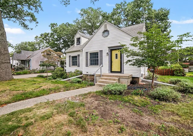 Photo 3 of Single family home for sale at 3554 Mccracken St, Norton Shores, MI 49441 | MLS# 71026048058 | Listing updated on 2026-09-10