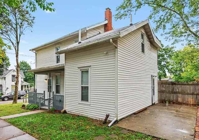 Photo 2 of Single family home for sale at 231 W Biddle St, Jackson, MI 49203 | MLS# 81026048062 | Listing updated on 2026-09-16