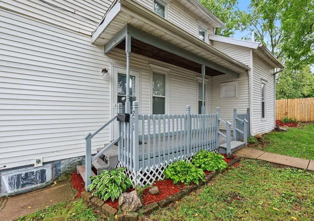 Photo 3 of Single family home for sale at 231 W Biddle St, Jackson, MI 49203 | MLS# 81026048062 | Listing updated on 2026-09-16
