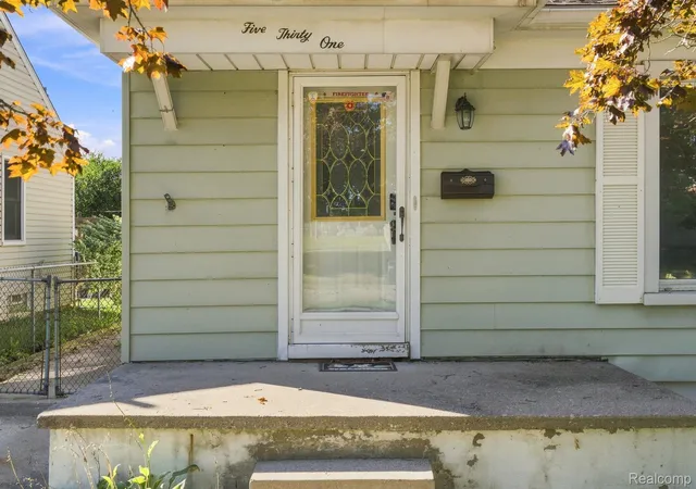 Photo 4 of Single family home for sale at 531 Highland Ave, Clawson, MI 48017 | MLS# 20261072937 | Listing updated on 2026-09-27
