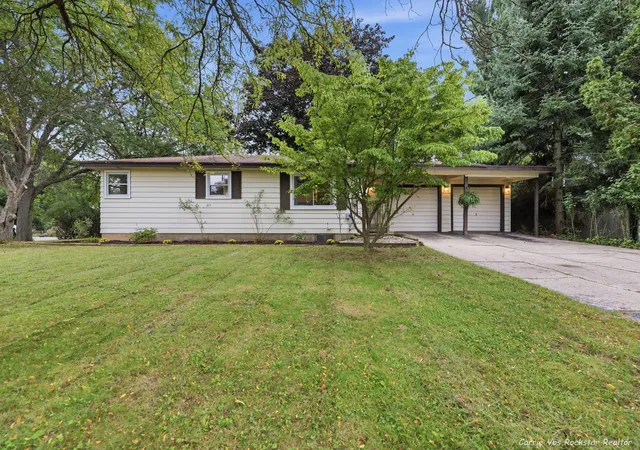 Single family home for sale at 3100 Hoehn St NW, Grand Rapids, MI 49504 | MLS# 65026048065