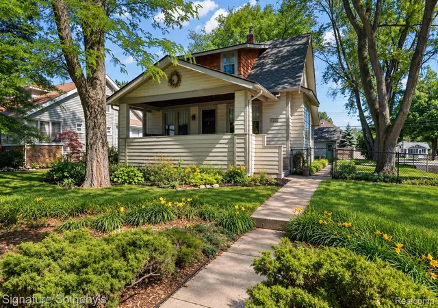 Single family home for sale at 233 E Farnum Ave, Royal Oak, MI 48067 | MLS# 20261072946