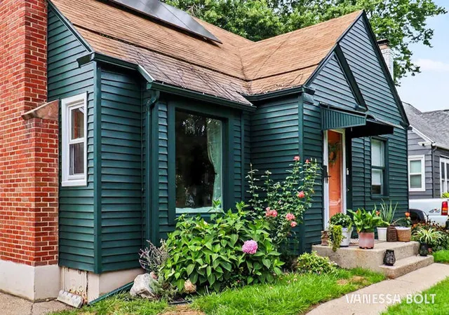 Photo 1 of Single family home for sale at 1805 Widdicomb Ave NW, Grand Rapids, MI 49504 | MLS# 65026048072 | Listing updated on 2026-09-15