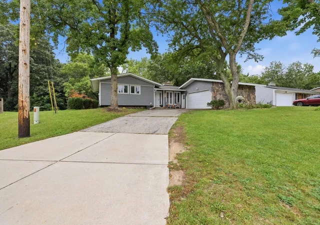 Photo 1 of Sale Pending at 2443 Saratoga Dr Ne, Grand Rapids, MI 49525 | MLS# 71026048067 | Listing updated on 2026-09-11