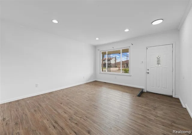 Photo 4 of Single family home for sale at 4051 Dickson Dr, Sterling Heights, MI 48310 | MLS# 20261072948 | Listing updated on 2026-09-11