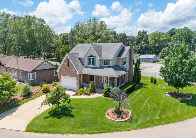 Photo 2 of Single family home for sale at 5036 Shoreview Dr, Coloma, MI 49038 | MLS# 69026048077 | Listing updated on 2026-09-10