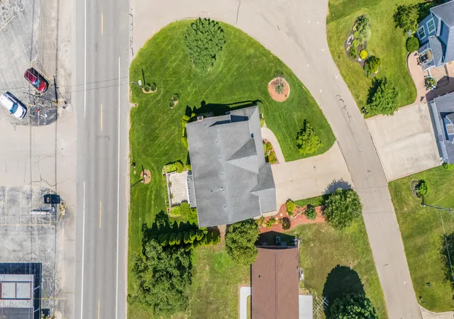 Photo 4 of Single family home for sale at 5036 Shoreview Dr, Coloma, MI 49038 | MLS# 69026048077 | Listing updated on 2026-09-10