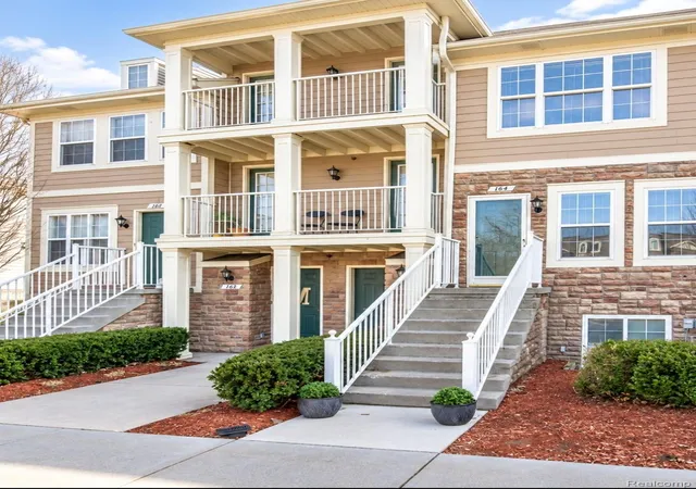 Listing Photo 1 - Condo for sale in building located at 164 Park Grn Dr, Lake Orion, MI 48362