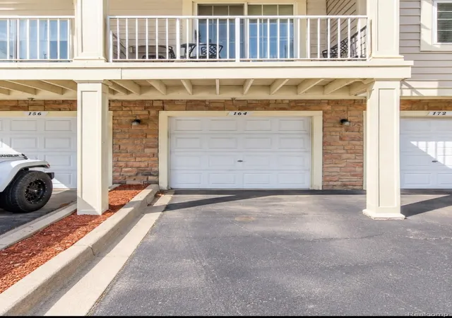 Photo 1 of Sale Pending at 164 Park Green Dr, Lake Orion, MI 48362 | MLS# 20261072954 | Listing updated on 2026-09-13