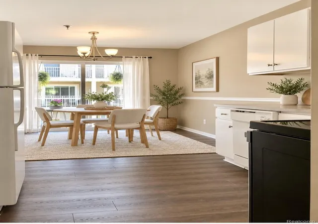 Listing Photo 5 - Condo for sale in building located at 164 Park Grn Dr, Lake Orion, MI 48362