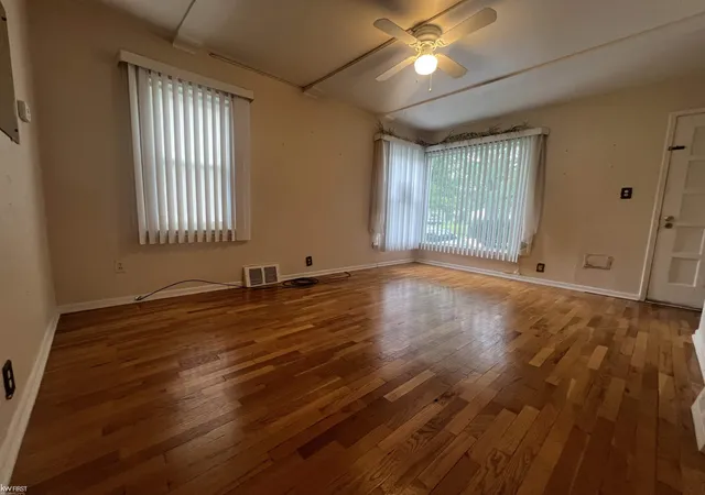 Photo 4 of Single family home for sale at 3425 Sterling St, Flint, MI 48504 | MLS# 5050221349 | Listing updated on 2026-09-10