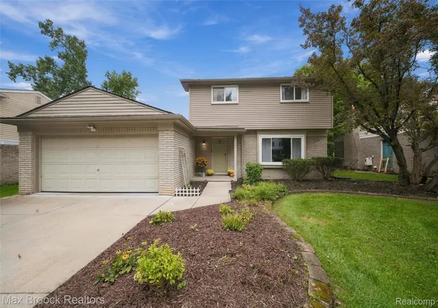 Photo 1 of Sale Pending at 30023 Rock Crk Dr, Southfield, MI 48076 | MLS# 20261072958 | Listing updated on 2026-10-17