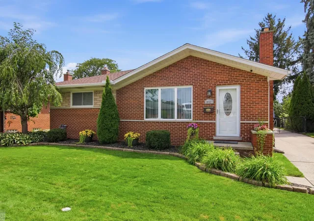 Photo 1 of Single family home for sale at 28527 Adler Dr, Warren, MI 48088 | MLS# 58050221350 | Listing updated on 2026-09-10
