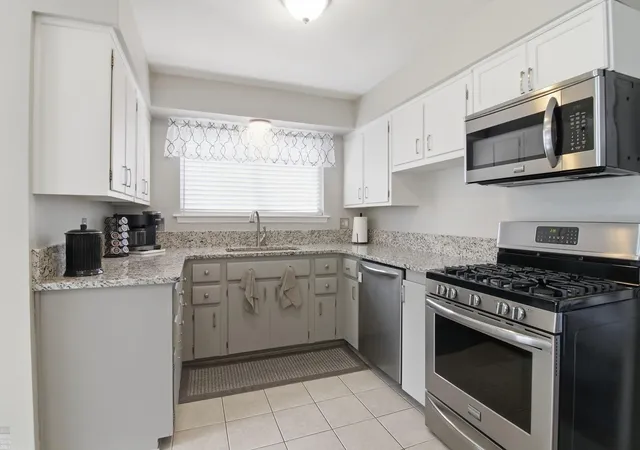 Photo 3 of Single family home for sale at 28527 Adler Dr, Warren, MI 48088 | MLS# 58050221350 | Listing updated on 2026-09-10
