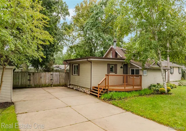 Photo 1 of Single family home for sale at 8643 Hibbing St, Commerce Township, MI 48382 | MLS# 20261072963 | Listing updated on 2026-10-29