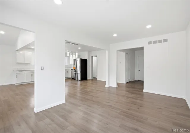 Photo 3 of Single family home for sale at 3465 Fox Hl Dr, Sterling Heights, MI 48310 | MLS# 20261072964 | Listing updated on 2026-09-11