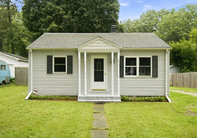 Photo 1 of Sale Pending at 606 Lake Blvd, Paw Paw, MI 49079 | MLS# 66026048093 | Listing updated on 2026-09-13