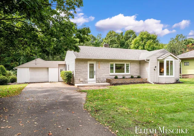 Photo 4 of Single family home for sale at 13749 Lakeshore Ave, Grand Haven, MI 49417 | MLS# 65026048099 | Listing updated on 2026-09-14