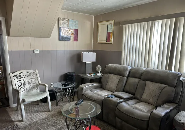 Photo 2 of Single family home for sale at 403 Walnut St, Dowagiac, MI 49047 | MLS# 69026048095 | Listing updated on 2026-09-10