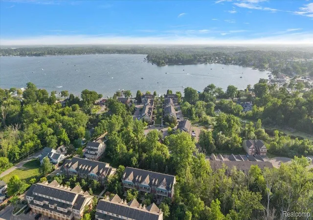 Listing Photo 2 - Condo for sale in building located at 456 Boardwalk Dr, Walled Lake, MI 48390